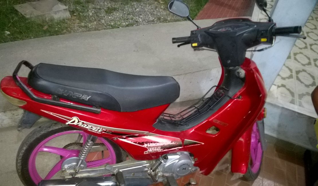 PM prende dois com moto roubada em Arapiraca
