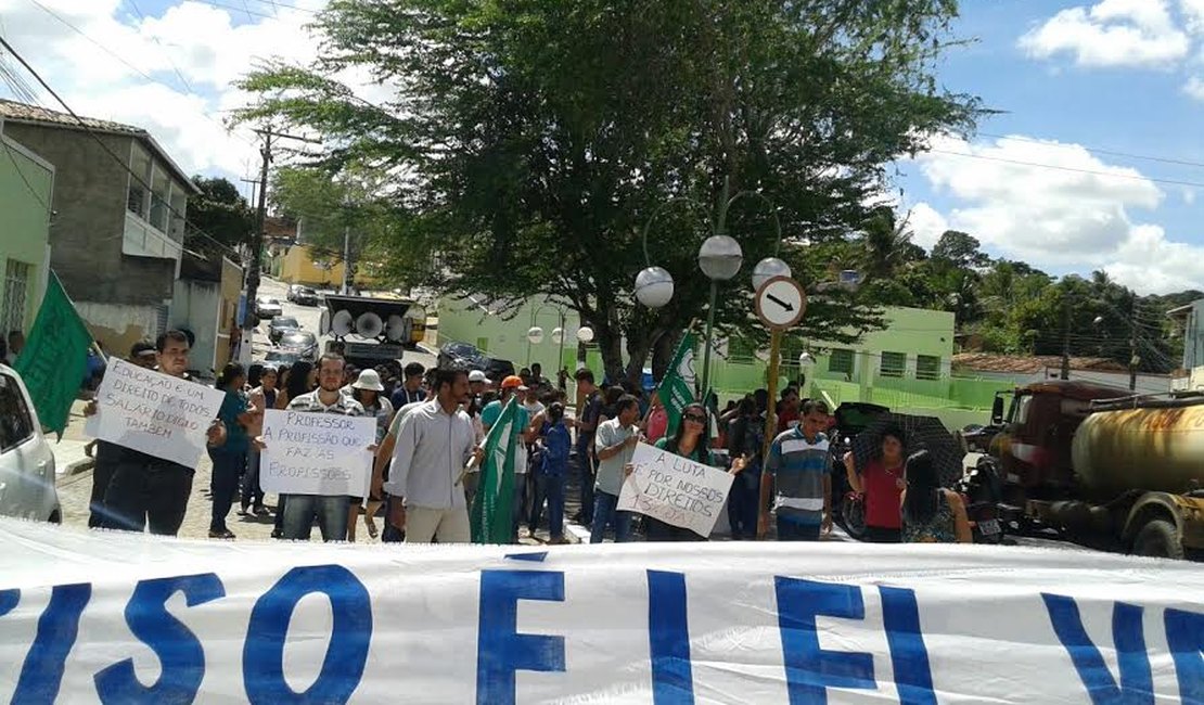 Sem acordo, greve dos professores continua em Limoeiro de Anadia
