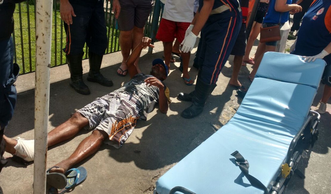 VÍDEO: Homem fica ferido após se envolver em acidente no Centro de Arapiraca