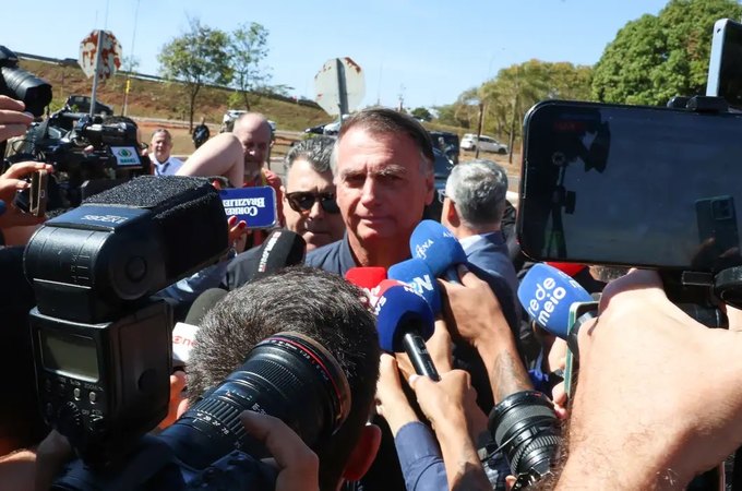 Maioria da 1ª Turma do STF vota por manter cautelares contra Bolsonaro