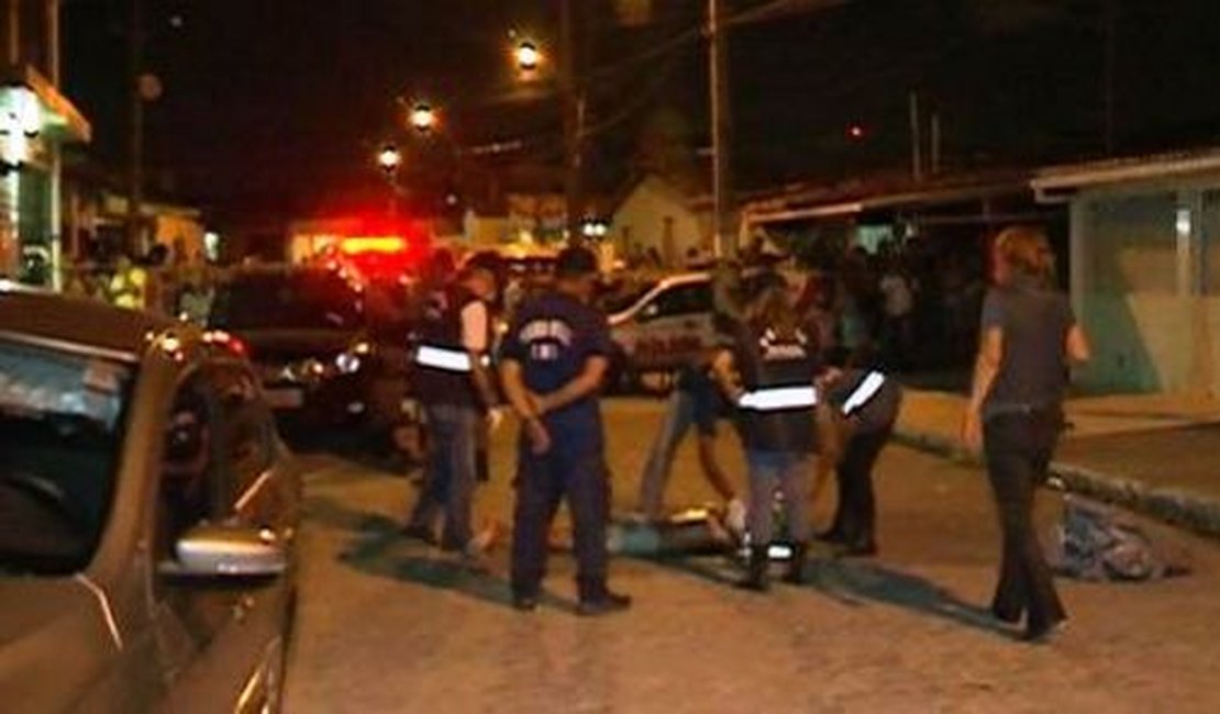 Dois morrem após atentado em bloco carnavalesco em Maceió