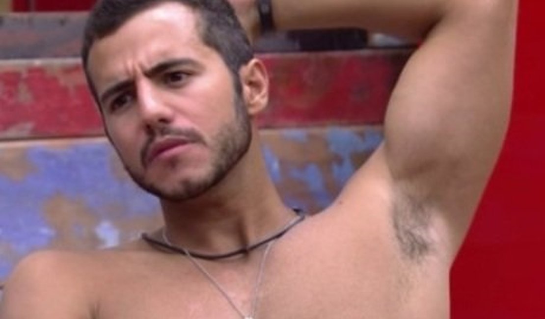 ‘BBB16’: Matheus revela aos brothers delito cometido no exterior
