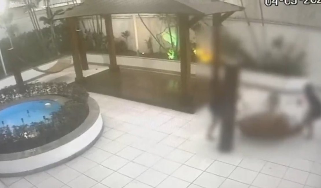 VÍDEO. Criança de 7 anos morre após ser atingida por pilastra em condomínio