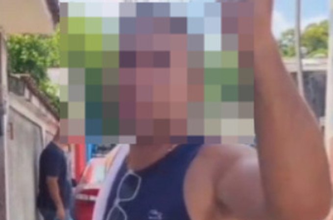 VÍDEO. Pastor vai até brechó de fiel para forçá-la a pagar dízimo: 'Você tem que obedecer a voz do anjo da igreja'