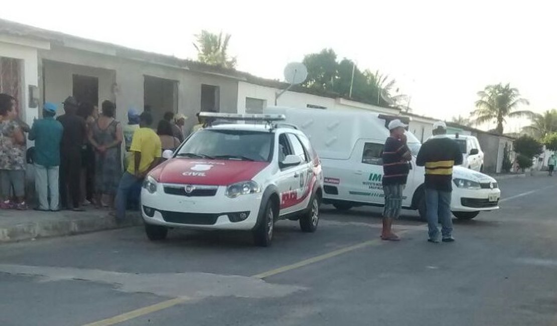 Homem é assassinado dentro de residência, em Teotônio Vilela, AL