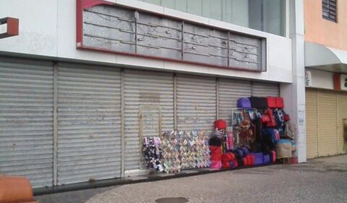 Lojas e pontos comerciais de Arapiraca fecham as portas e trabalhadores sofrem com desemprego
