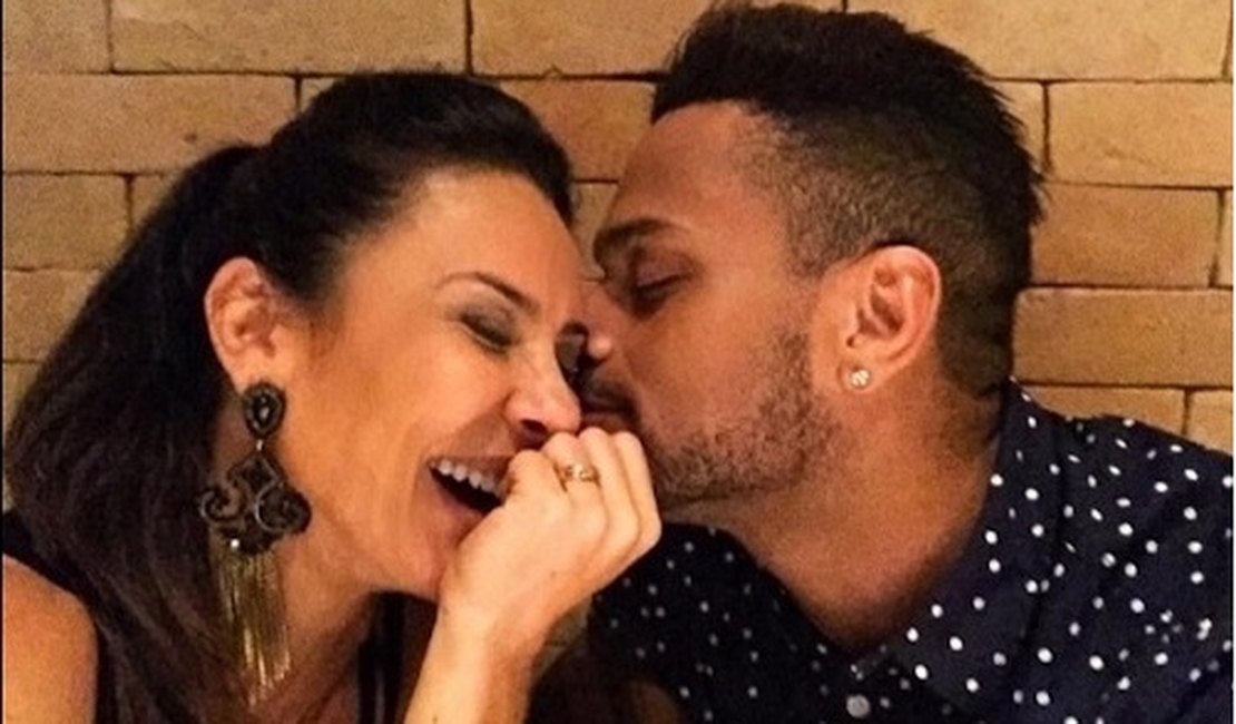 Scheila Carvalho revela que já fez vídeo pornô com o marido