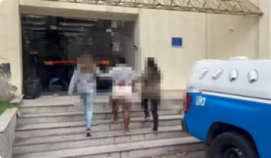 Mulher se diverte e dá risada ao atear fogo em amante e queimá-lo vivo no Rio de Janeiro