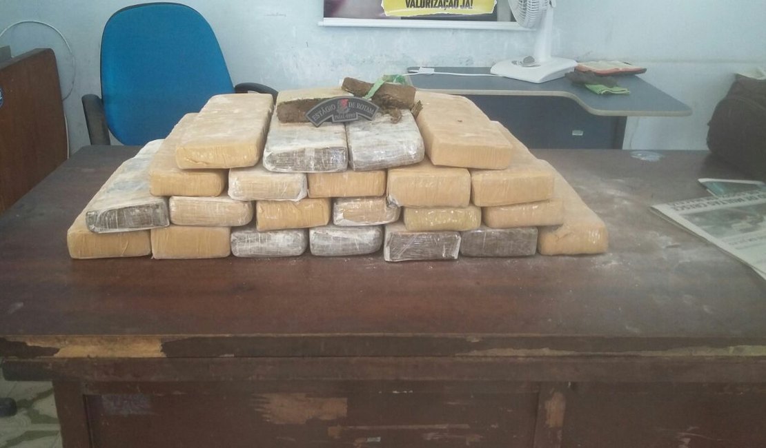 Taxista é detido com mais de 22kg de maconha prensada em Arapiraca