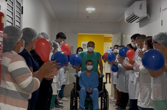Jovem de 16 anos recebe alta após transplante cardíaco no Hospital do Coração Alagoano