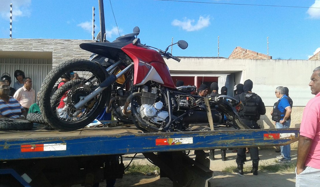 Operação policial desbarata esquema de desmanche de motos em Arapiraca; um morre e outro fica ferido