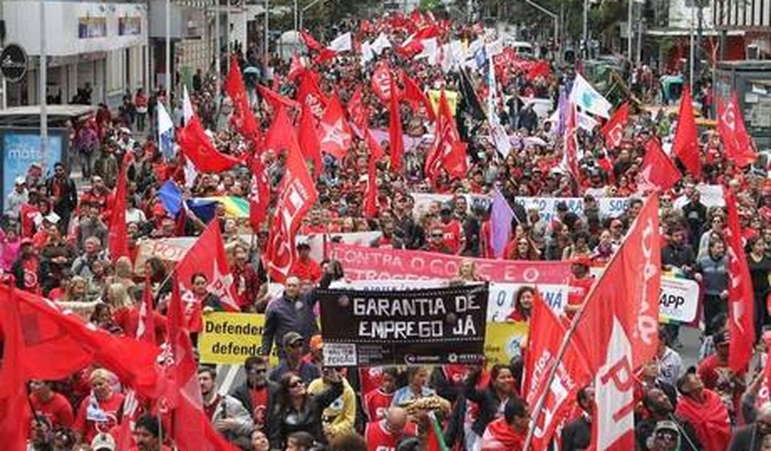 Manifestações em apoio à Dilma ocorrem em pelo menos 11 Estados