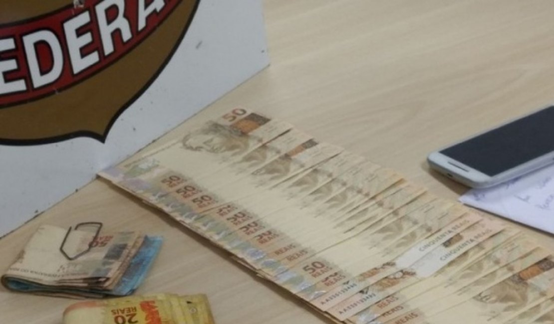 PF cumpre mandado em Penedo e prende homem com cédulas falsas de dinheiro