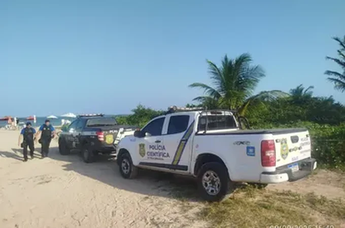 Maré baixa revela ossada humana em praia no Litoral Norte de Alagoas