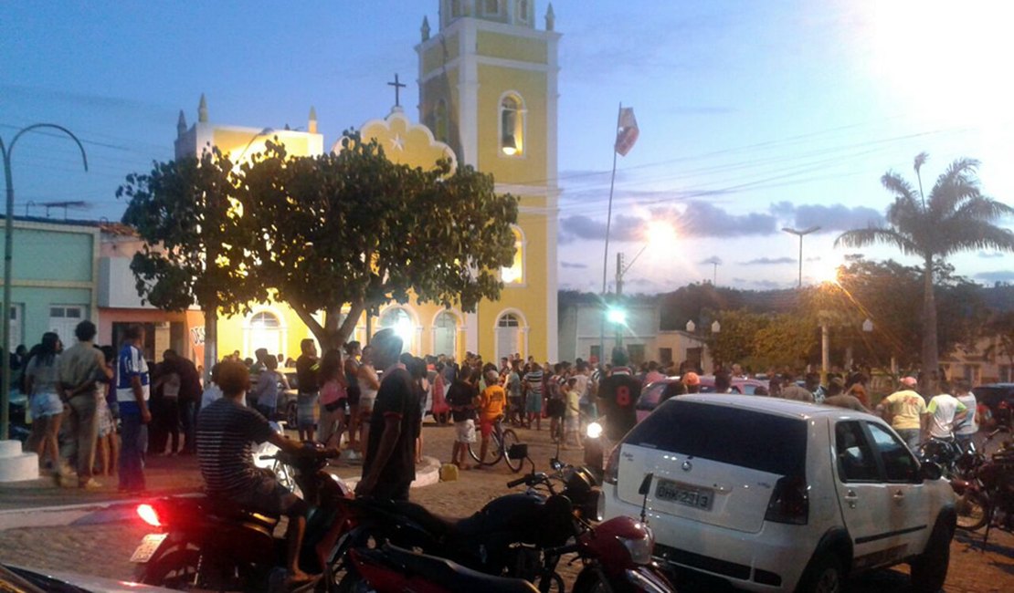 Três pessoas são baleadas dentro de igreja durante cerimônia de casamento em Limoeiro de Anadia
