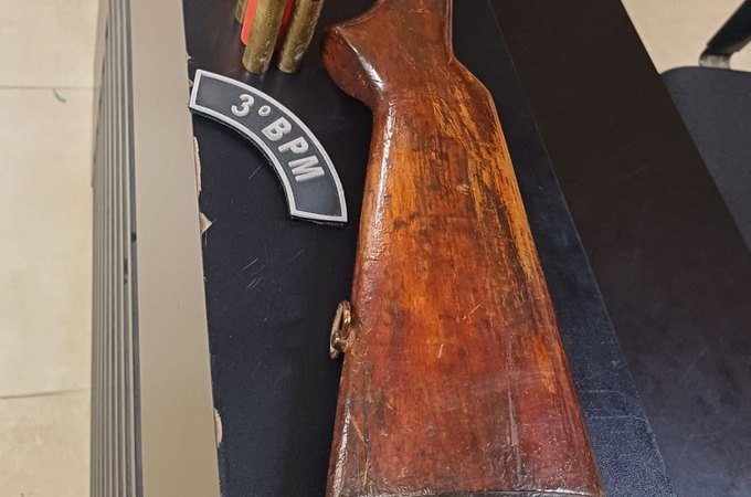 Homem foge e deixa espingarda para trás na zona rural de Taquarana
