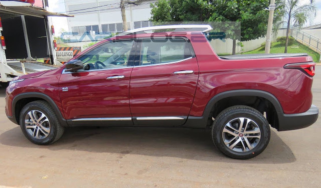 Vereadora tem carro roubado durante solenidade com governador