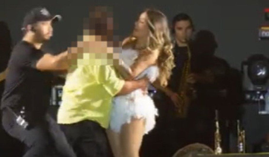 VÍDEO: Cantora Walkyria Santos é importunada sexualmente e cai no palco durante show na Paraíba