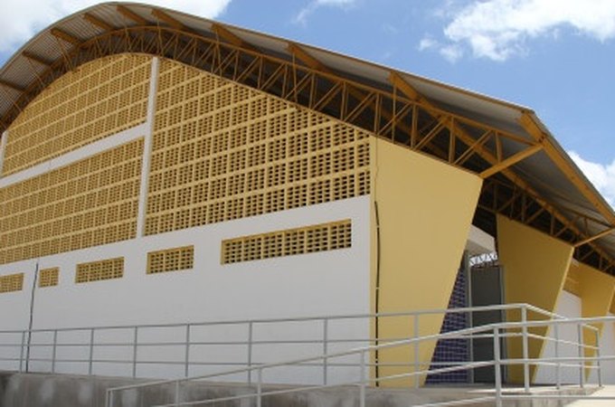 Após exibir arma em ginásio poliesportivo, menor é conduzido à delegacia pela PM