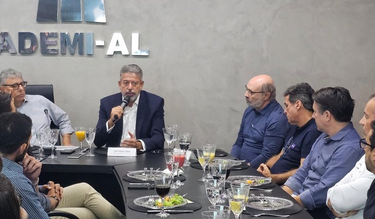 Arthur Lira defende justiça tributária em reforma do Imposto de Renda durante encontro com empresários da construção em Alagoas