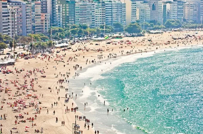 Golpe do milho: ambulante é preso em Copacabana por cobrar R$ 1 mil de turistas