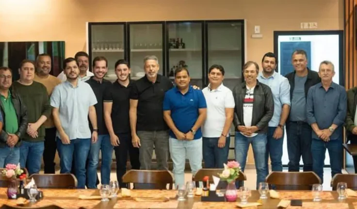 Vereadores se reúnem com Arthur Lira para formar de bloco de oposição à Tia Júlia em Palmeira dos Índios