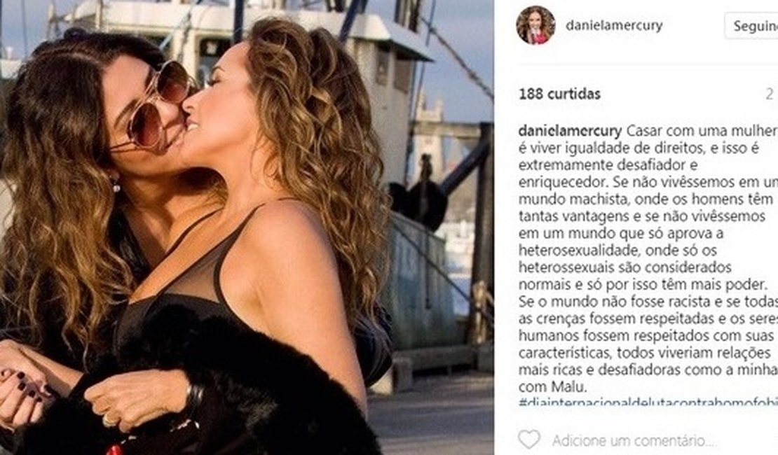 Daniela Mercury posta foto romântica com a esposa: 'Viver igualdade de direitos'