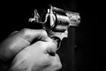 Criminosos matam homem que bebia com o pai na porta de casa em Cruz das Almas, em Maceió