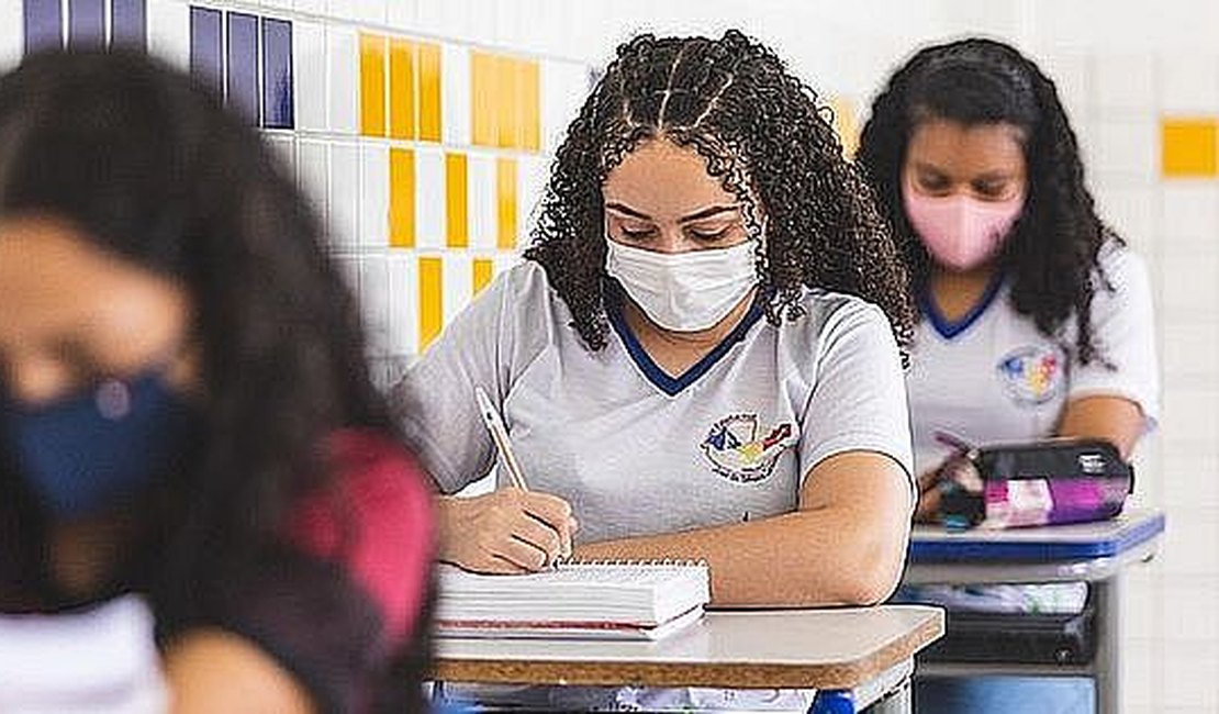 Governo de AL divulga nova lista com mais de 11 mil beneficiados do Cartão Escola 10