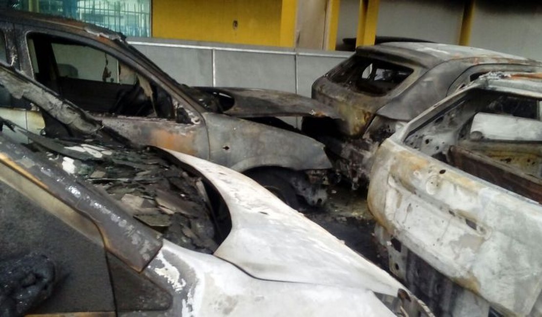 Incêndio consome carros em loja de semi-novos no bairro de Mangabeiras