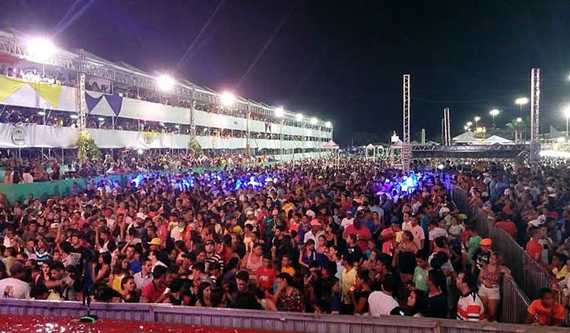 Wesley Safadão agita público na 'Festa de Bom Jesus' em Penedo
