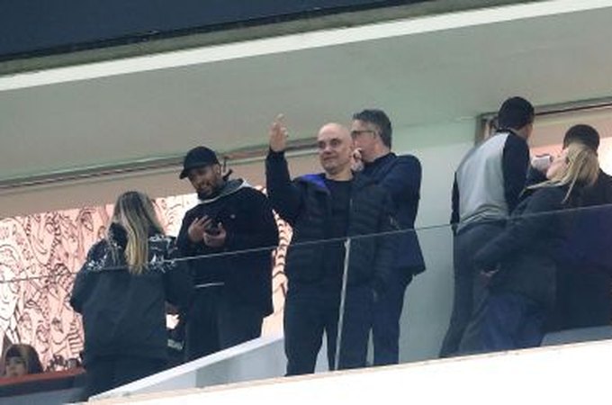 Moraes faz gesto obsceno ao acompanhar vitória do Corinthians contra o Palmeiras