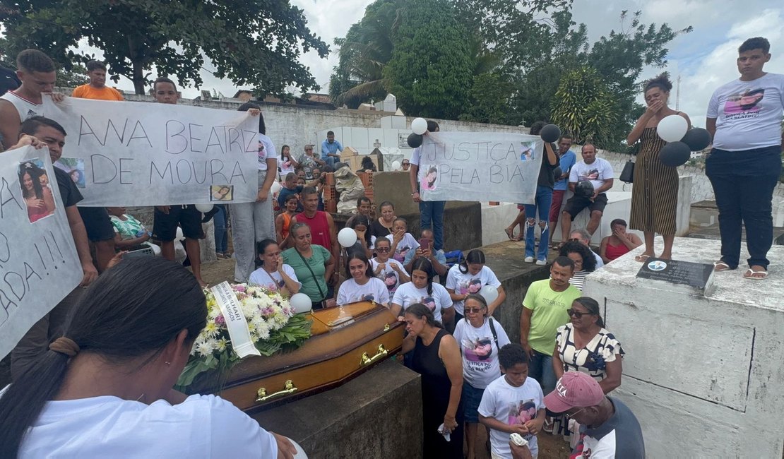 Após reconhecimento oficial do corpo, sepultamento da estudante Ana Beatriz acontece em Porto Calvo