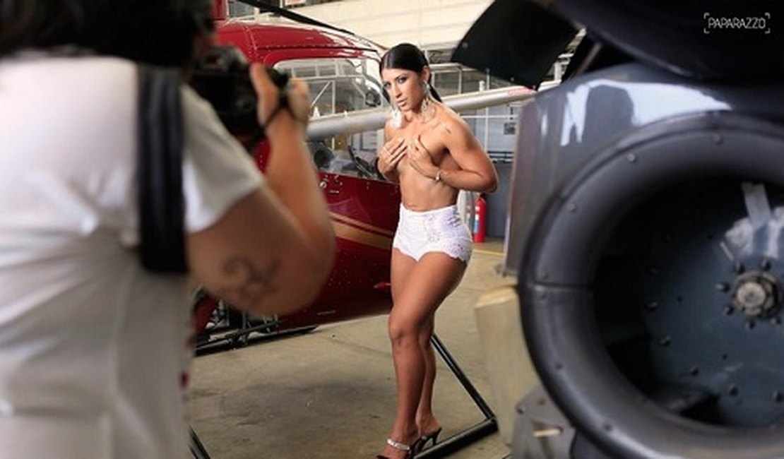 Priscila Pires posa para o Paparazzo e fala de separação: ‘Me fez voltar a viver'