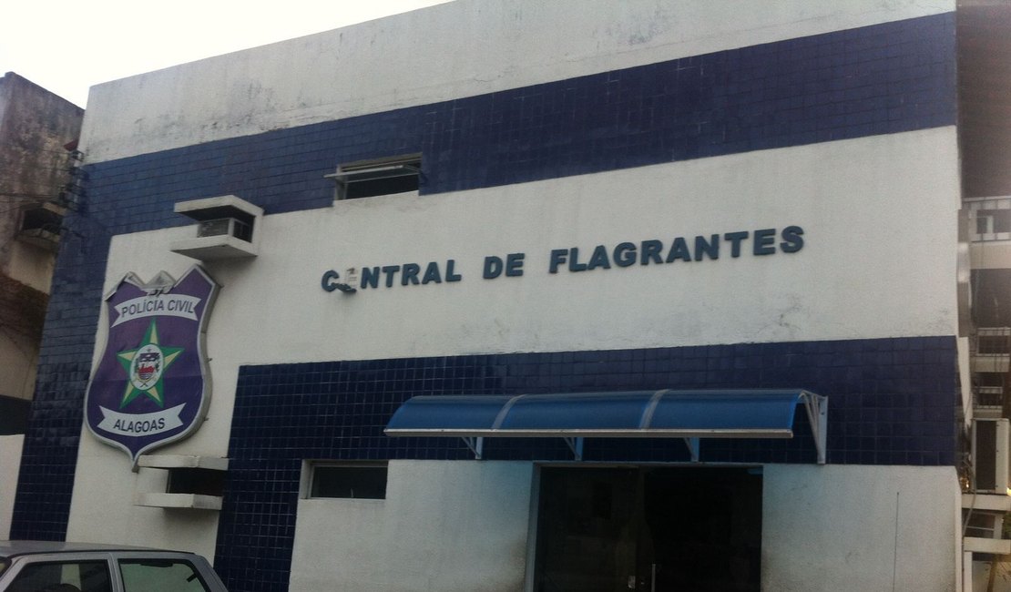 Dupla é presa após furtar liquidificador de loja em shopping