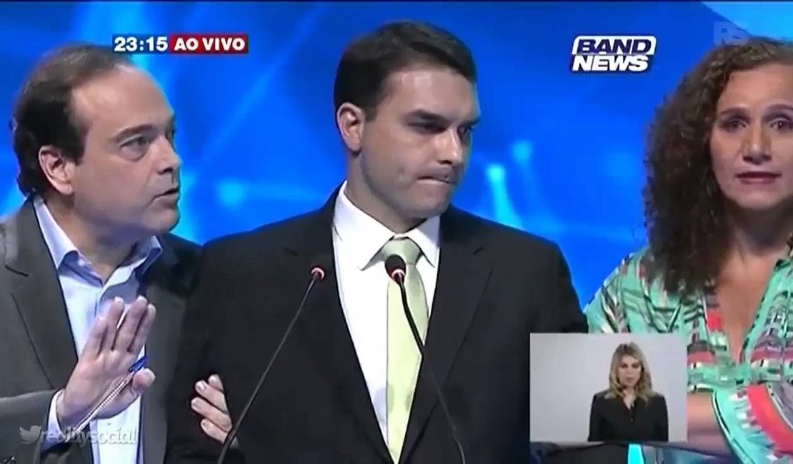 Flavio Bolsonaro pode ter sido envenenado em debate