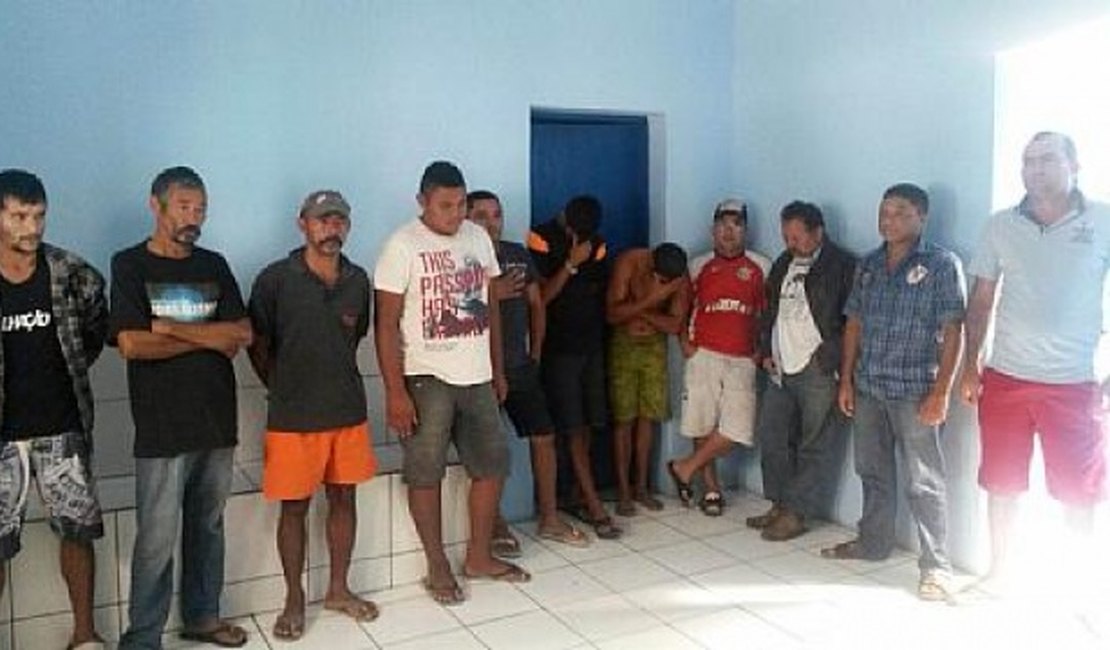 Polícia prende 11 pessoas e apreende armas e drogas em operação no Sertão de Alagoas