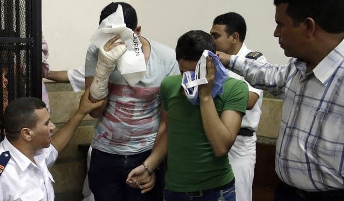 Egito: começa julgamento de 26 homens acusados de 'homossexualidade'