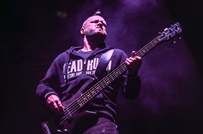 Morre Sam Rivers, baixista e fundador do Limp Bizkit, aos 48 anos