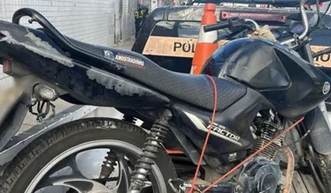 Motociclista sem CNH é autuado após desrespeitar fiscalização e manobras perigosas em Maceió