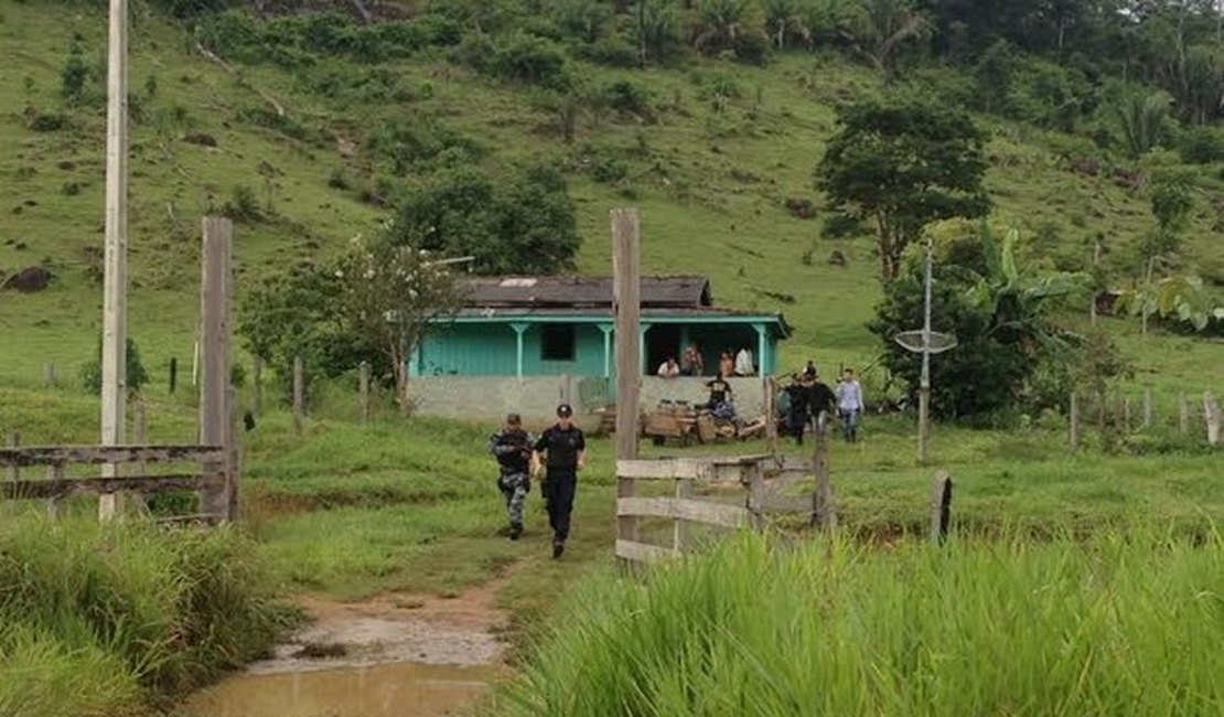 Bandidos invadem residência e fazem moradores de refém na zona rural de Coruripe
