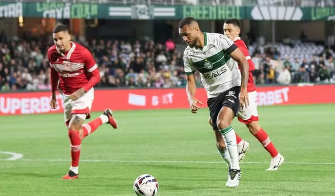 CRB empata com o Coritiba no Couto Pereira e segue vivo na briga pelo G4 da Série B