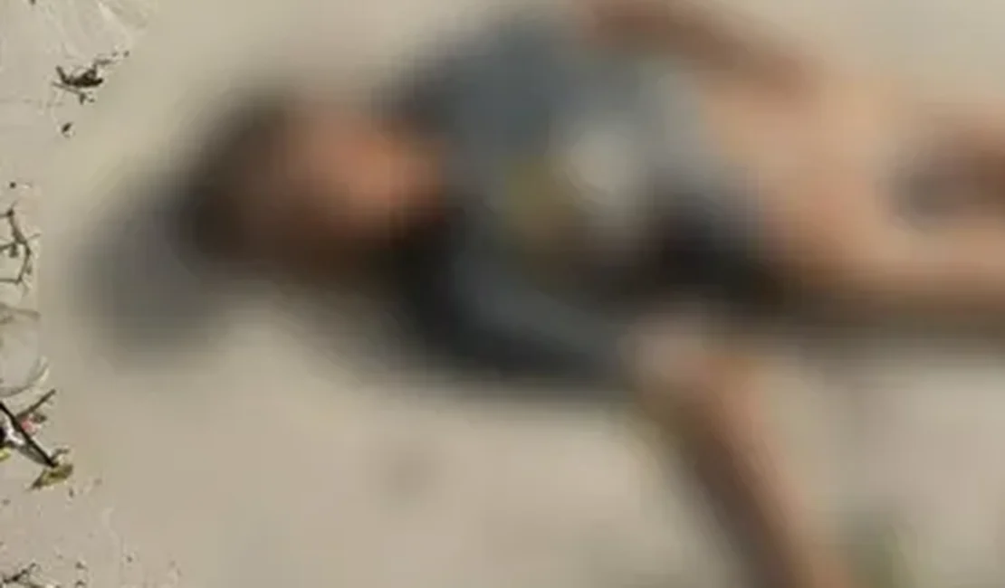 Polícia investiga morte de jovem em situação de rua na Praia da Avenida, em Maceió
