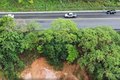 Cratera na Ladeira do Catolé faz DINT interditar trecho da BR-316 para veículos pesados, entre Satuba e Maceió