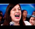 Mulher Com Risada Engraçada