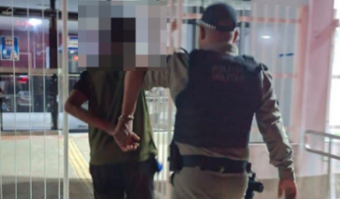 Homem exige auxílio do Cartão Cria da filha recém-nascida, agride ex e irmã dela e é preso enquanto corria atrás das vítimas, em Pariconha