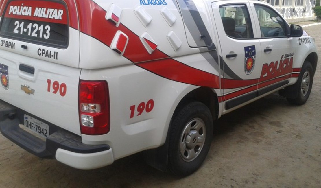 Jovens são detidos com motocicleta roubada, na AL 115, em Arapiraca