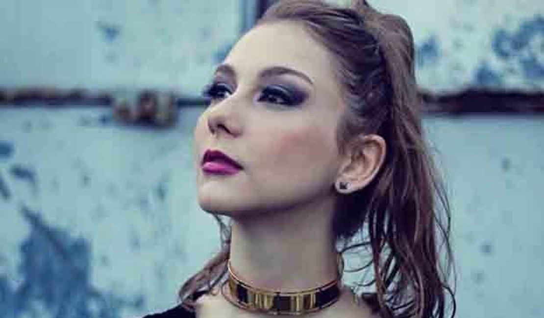 Ameaças fazem ex-The Voice Bella Schneider se mudar de Pernambuco