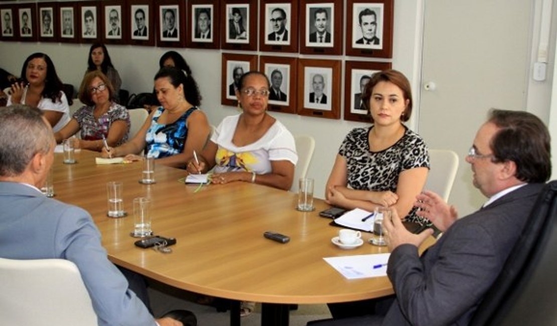 Diante de Conselho Estadual, Barbosa confirma prioridade da Educação para AL