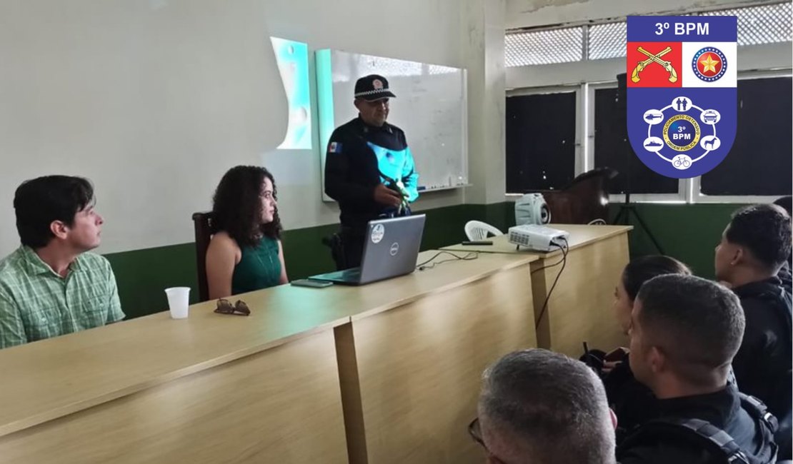 Professor da UFAL ministra palestra sobre educação financeira para militares do 3° BPM